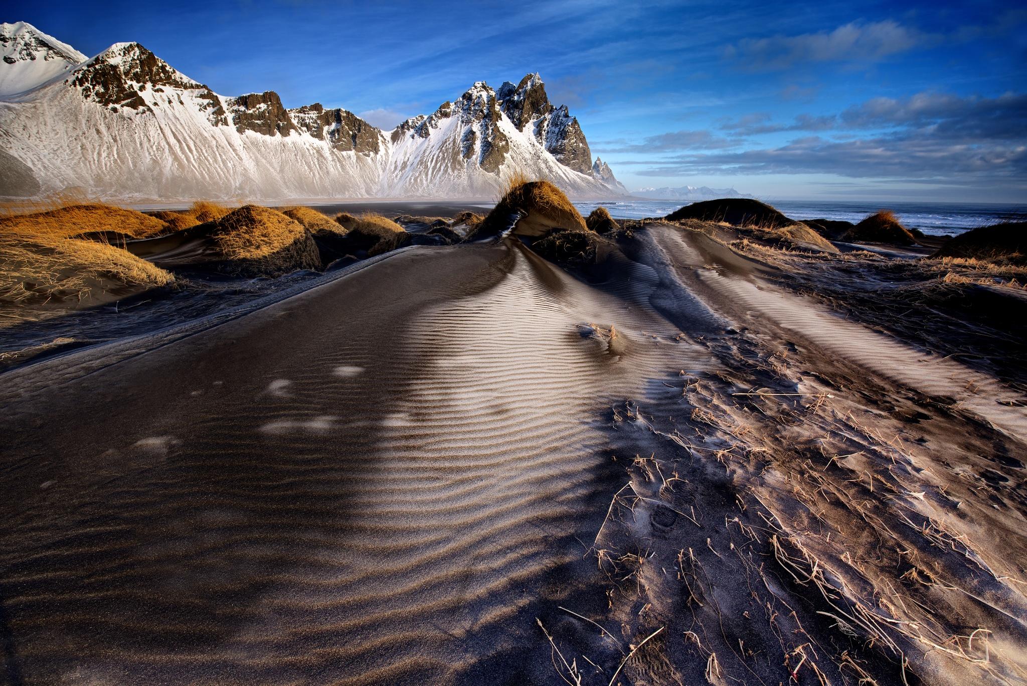 Frosted dunes and serrated peaks