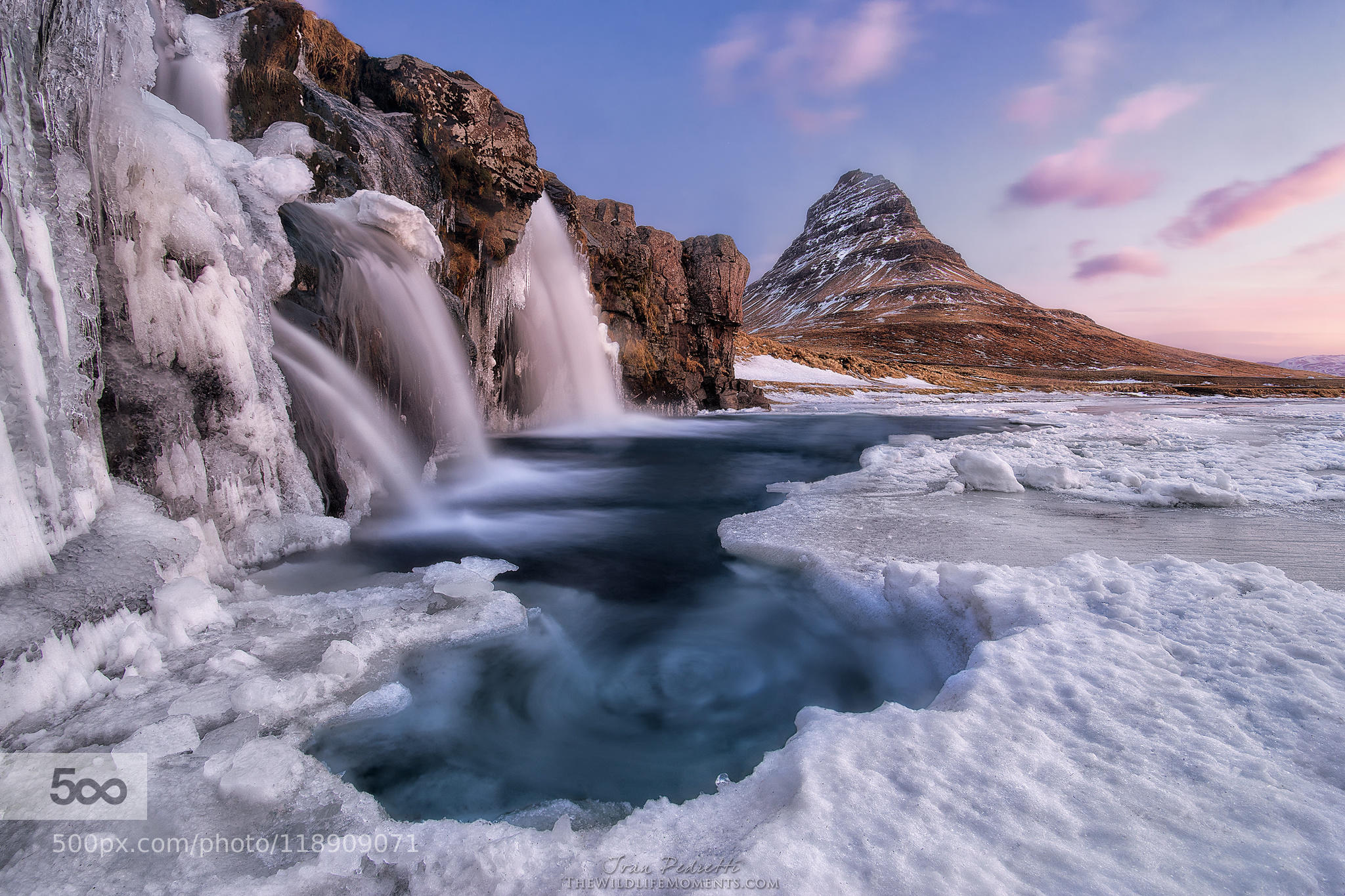 Зима фото водопад. Водопады Исландии. Красивые водопады. Водопад в горах. Зимний водопад.