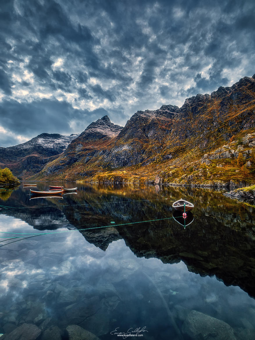 Å Boat Reflections