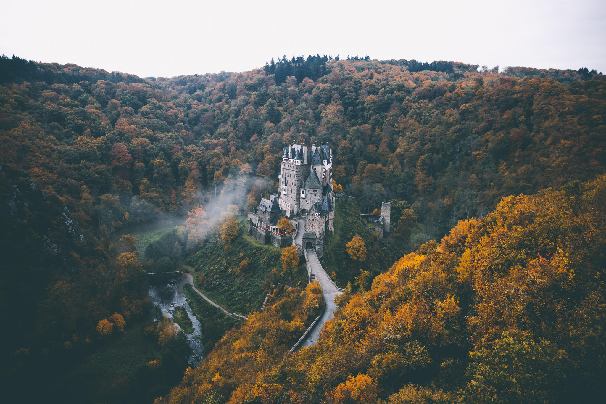 autumn at eltz.