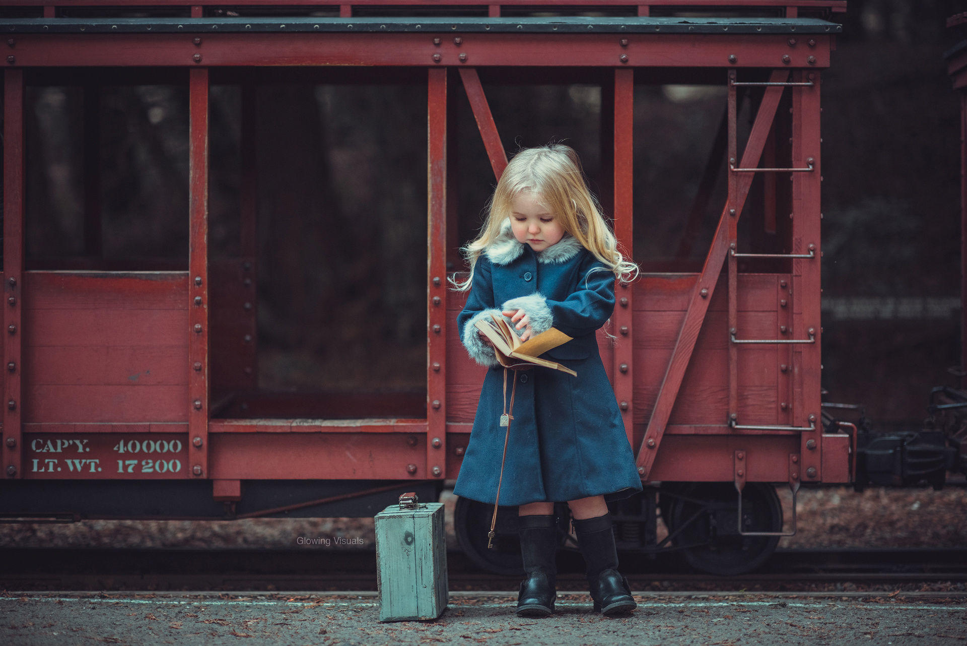 The Young Travelers : Reading The Journal