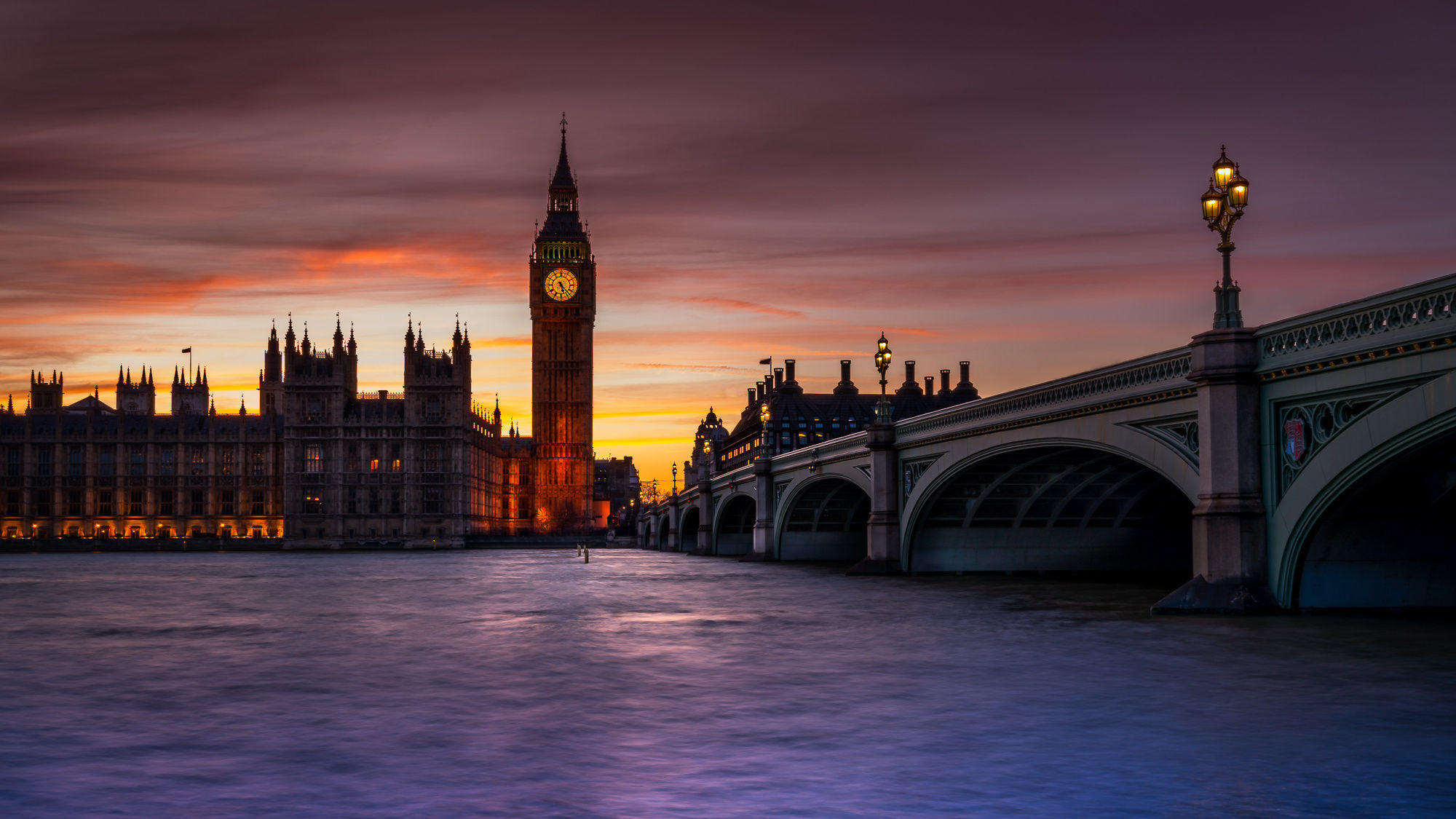 Big Ben before a red sky