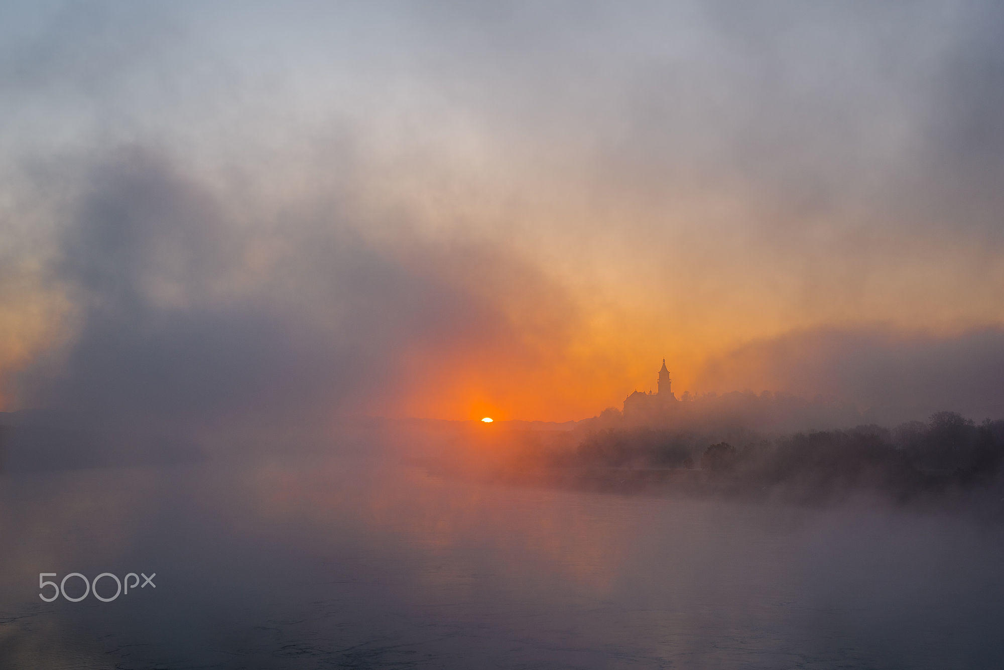 Schloss Wallsee bei Sonnenaufgang