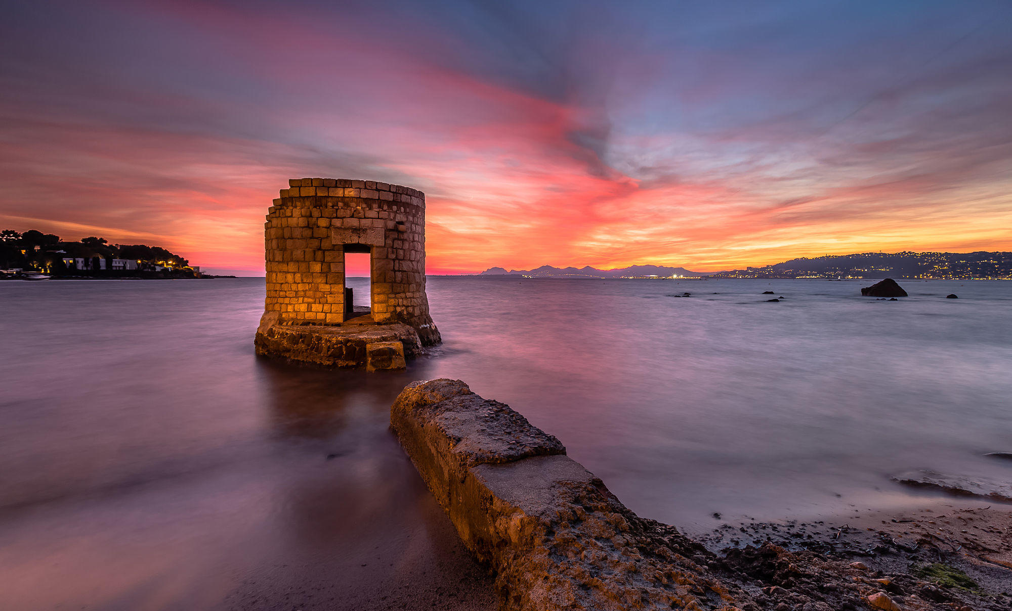 Sky in fire, Antibes, France