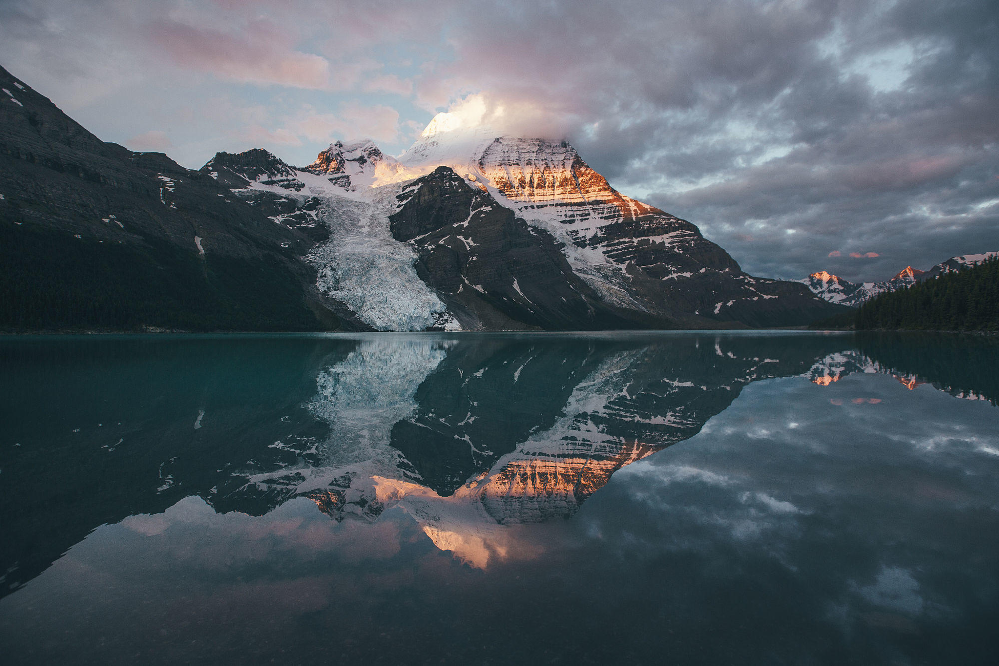 Sunrise at Berg Lake