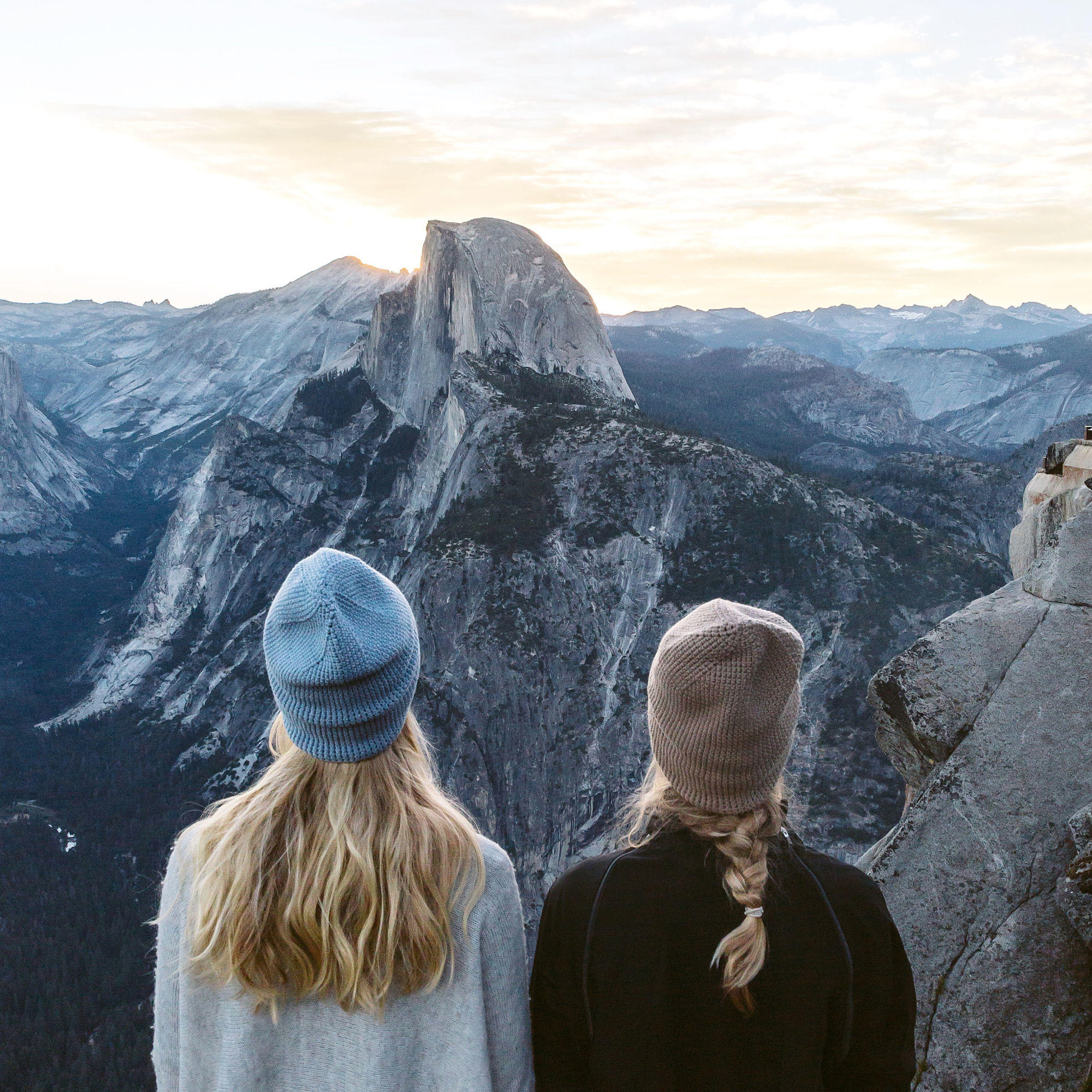Amazing morning in Yosemite valley with sleepy eyes, mountain peaks and good friends.
