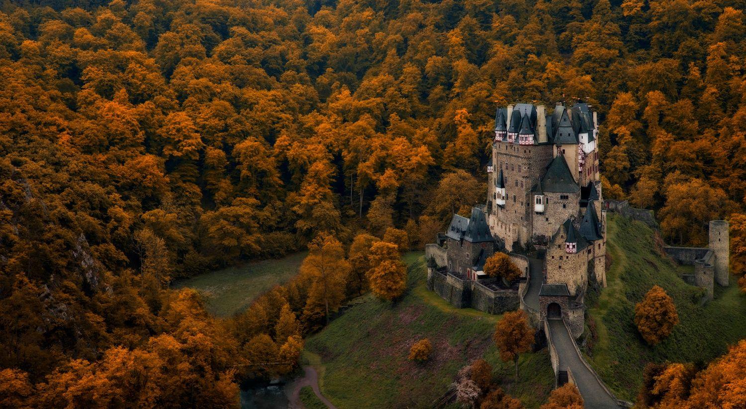 Замок Эльц осень