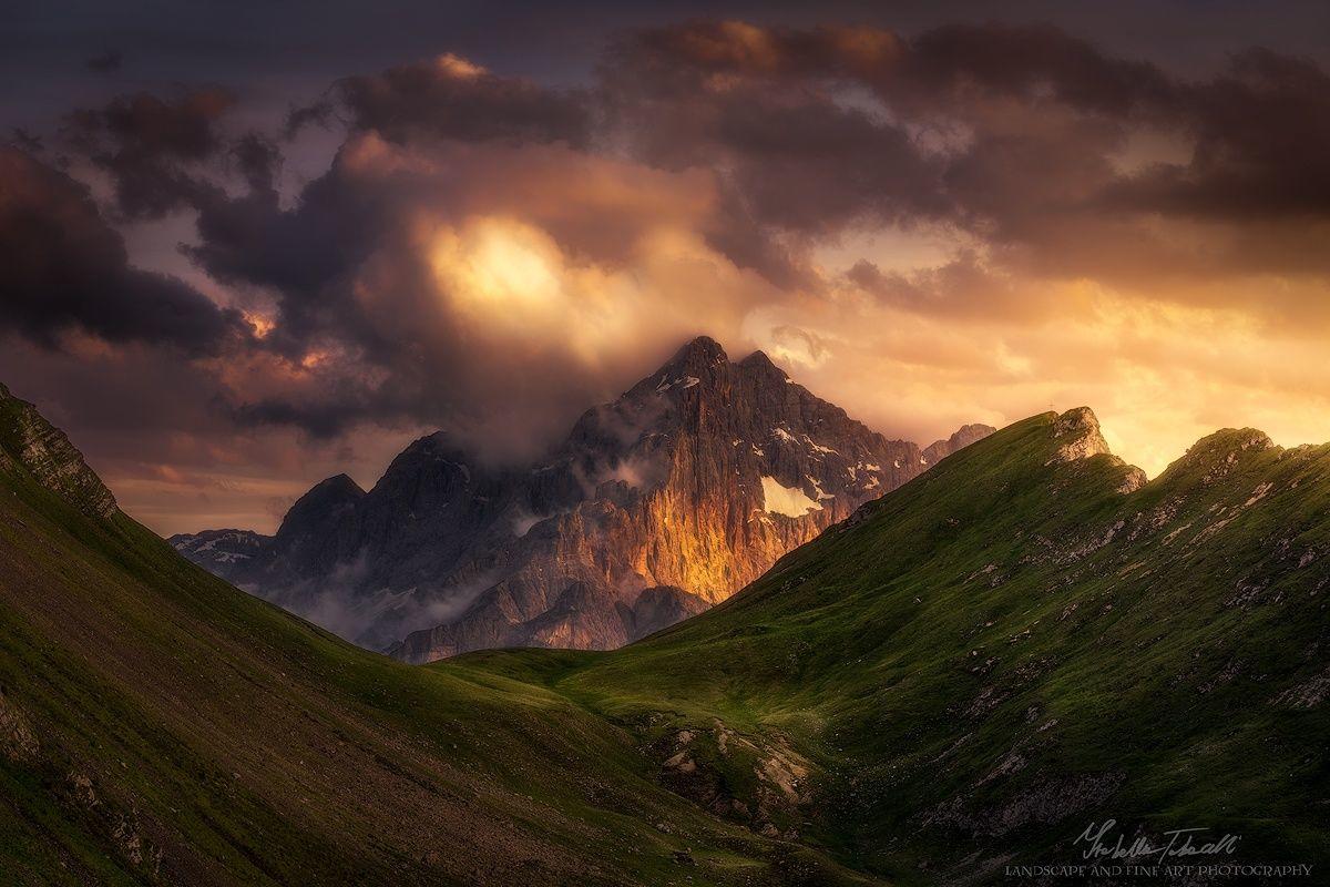 Dolomitic geometries