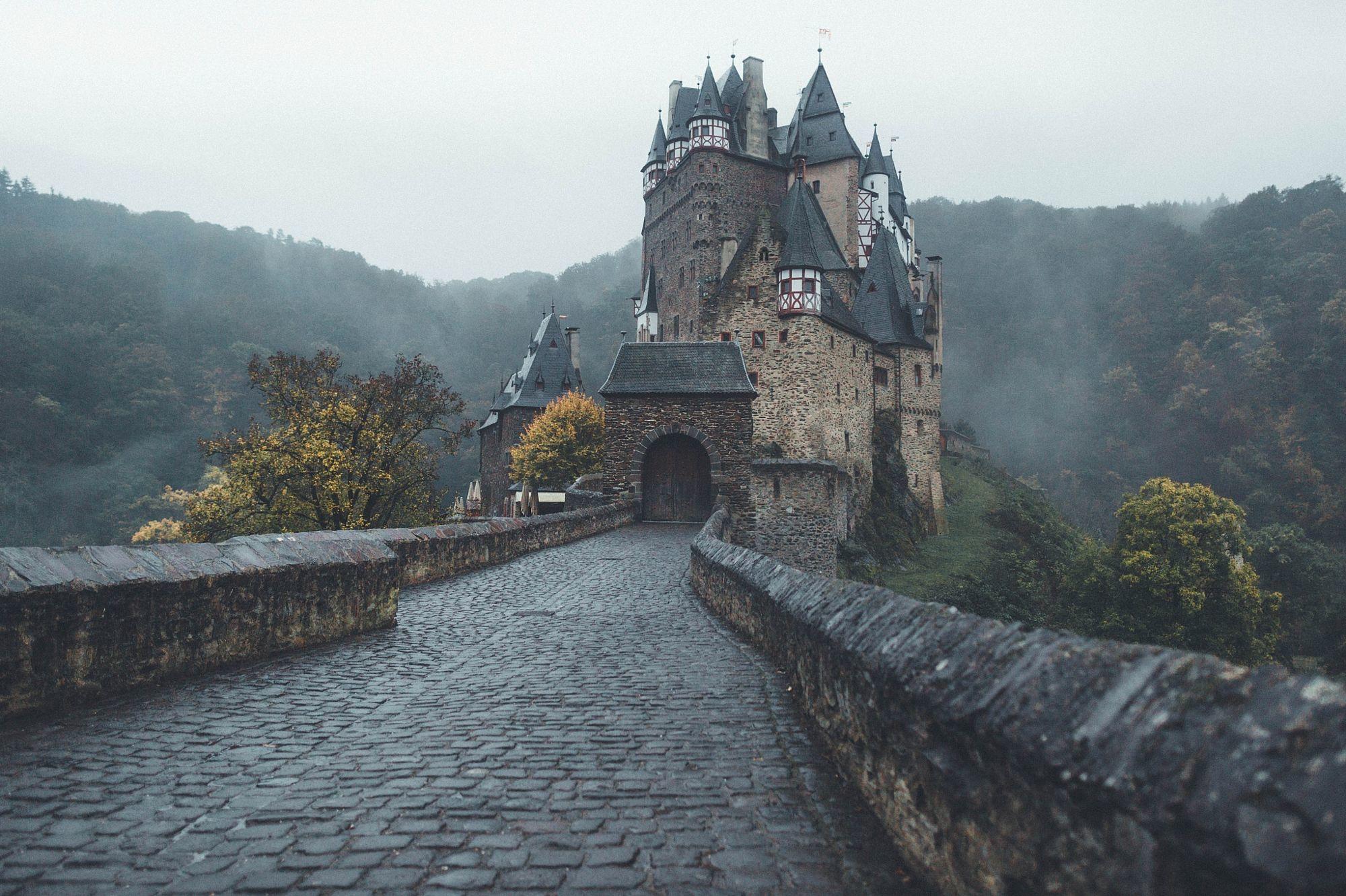 Cold morning at Eltz