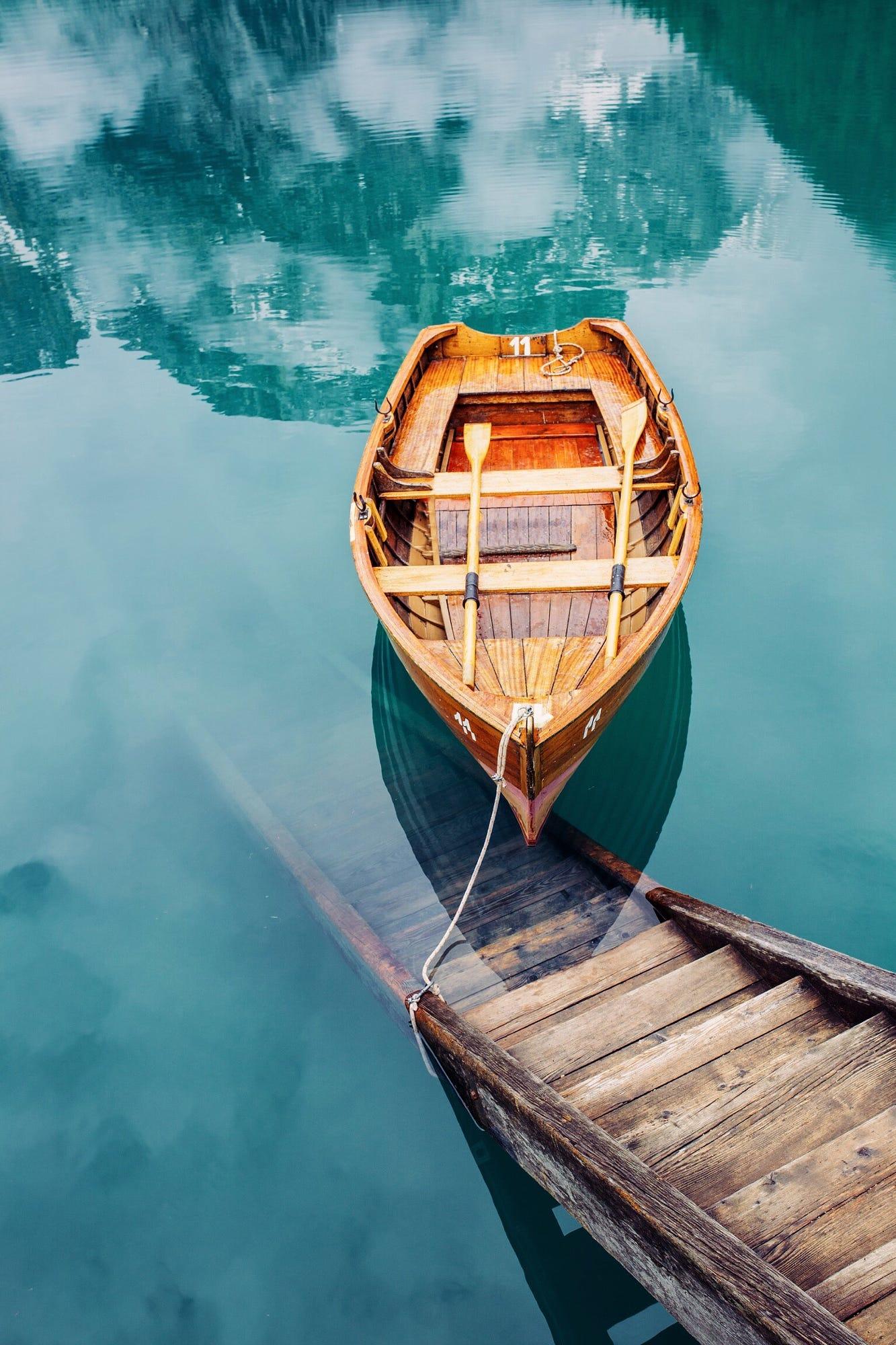 Lago di braies canoe